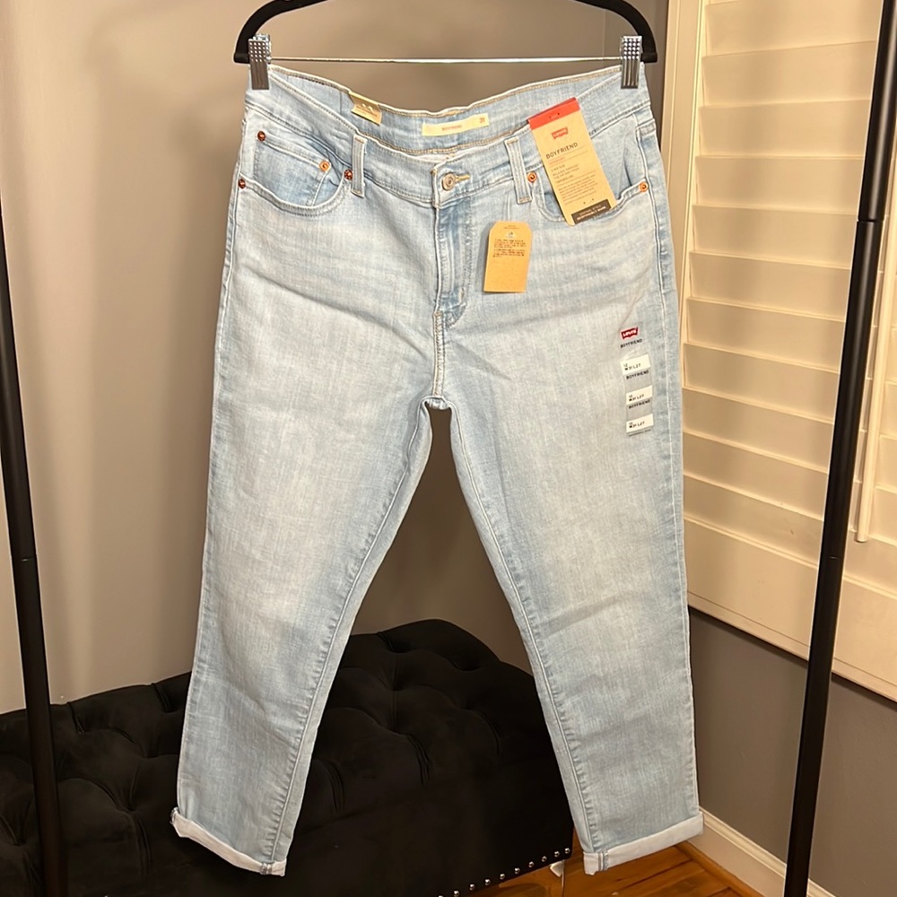 Levi’s Women’s Tapered-Leg Boyfriend Jeans. Size 12 (31 waist). Light wash